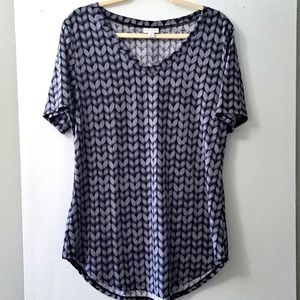 Lularoe Iris tee M